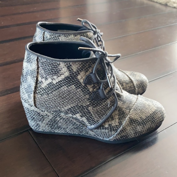 TOMS faux snake Kala booties - Picture 2 of 4